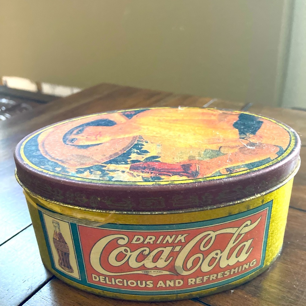 Old Coca Cola tin